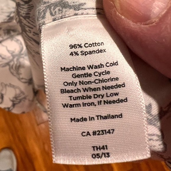 Talbots sz 12 petite collared button-down creamy white & black floral print - Picture 9 of 10